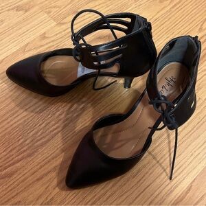 Point Toe Low Heels With Ties